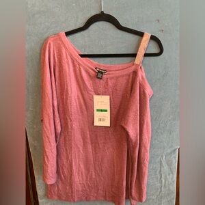 By Design  NWT Size Large Off-Shoulder Blouse Raspberry‎ color
